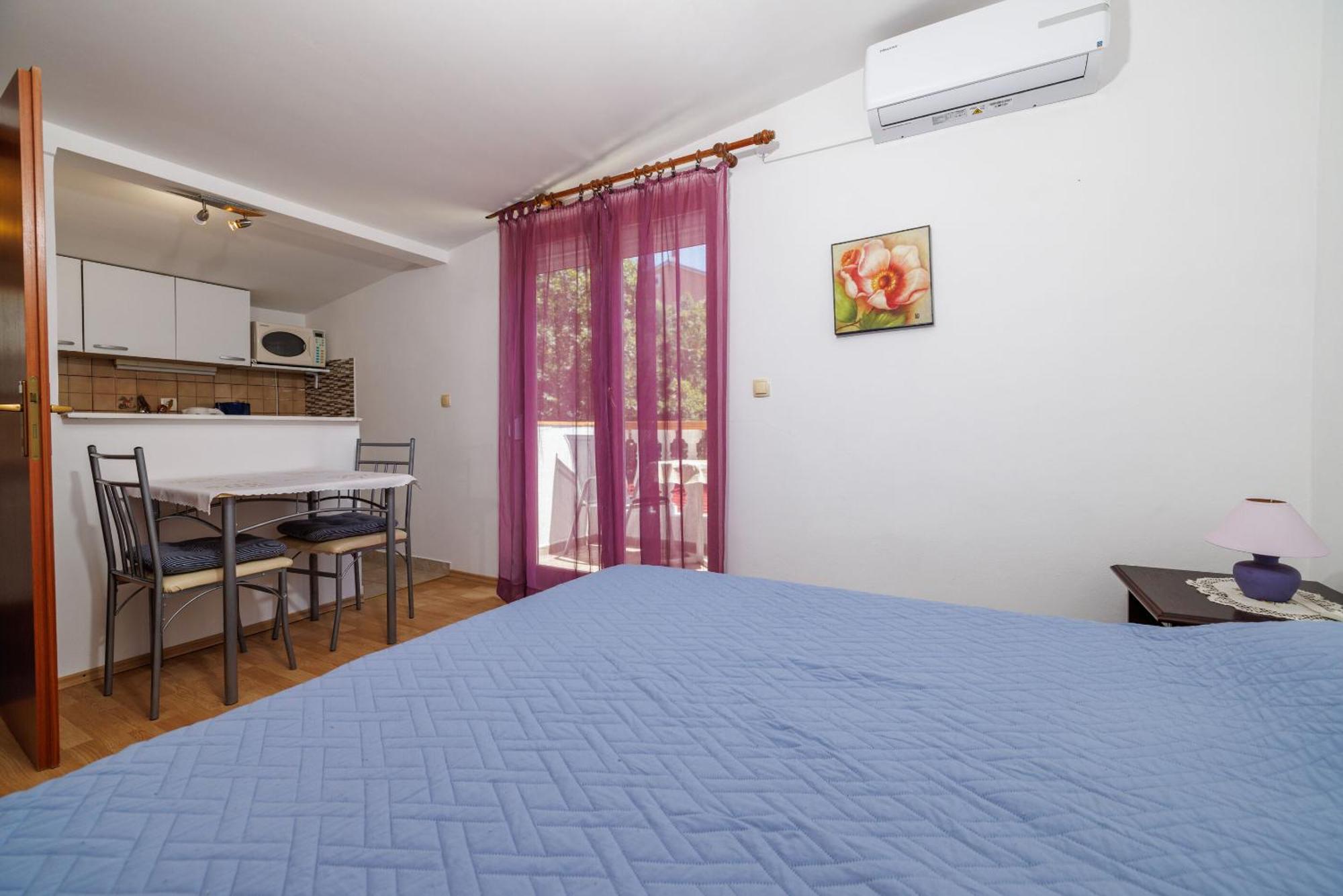 Apartments And Room Mirjana Драмал Екстериор снимка