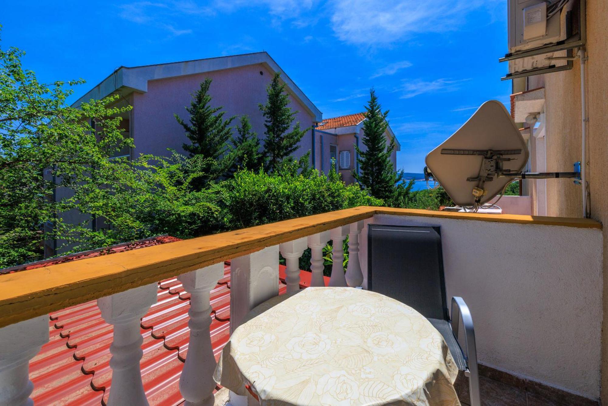 Apartments And Room Mirjana Драмал Екстериор снимка