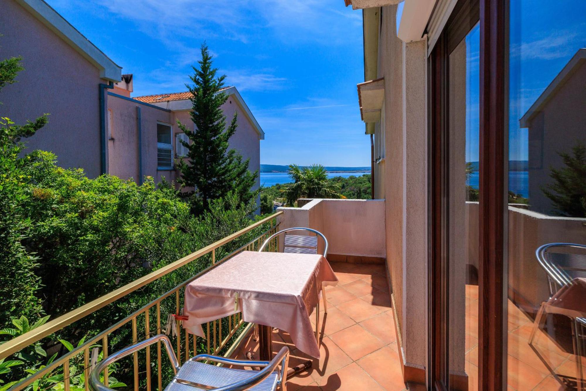 Apartments And Room Mirjana Драмал Екстериор снимка